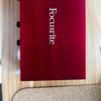 Focusrite Scarlett 2i4 2nd Gen USB Audio Interface 2016 - 2018 - Red / Black image 2