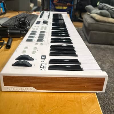 Arturia KeyLab 61 MkII MIDI Controller image 3