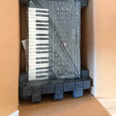 Sequential Pro 3 SE 37-Key 3-Voice Monophonic / Paraphonic Synthesizer 2020 - Present - Black with Wood Sides image 17