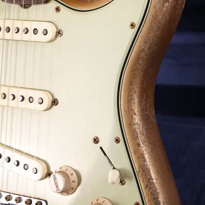 Fender Custom Shop 1963 Stratocaster Ultimate Relic Faded Shoreline Gold over Silver Masterbuilt Andy Hicks image 10