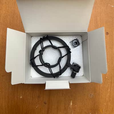Audio-Technica At4033a Large Diaphragm Mic with Suspension Mount image 4