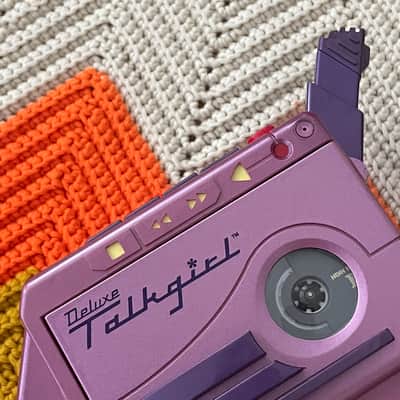 Tiger Electronics Talkgirl - Home Alone 2! - All Complete with Original Tape and Battery Cover! - image 2