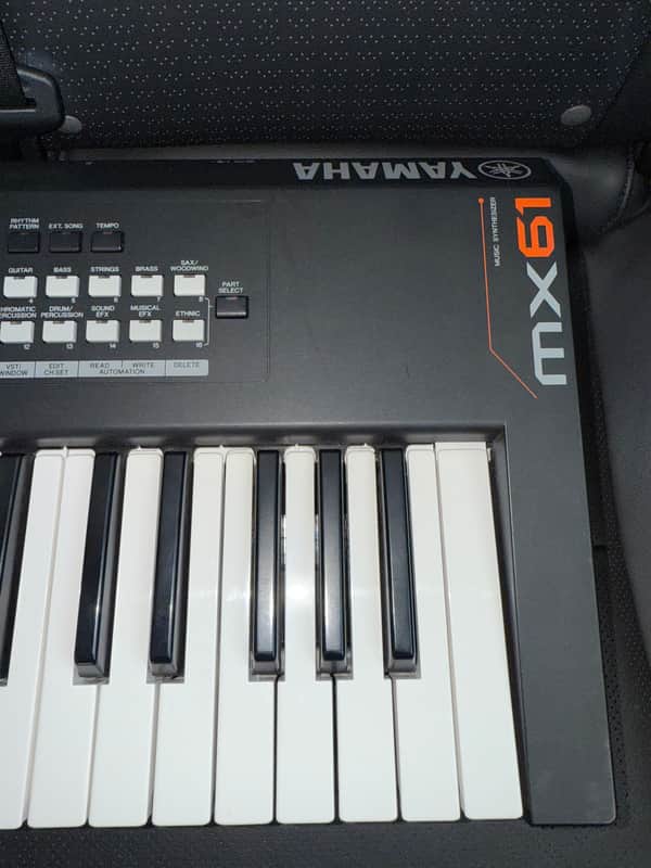 Yamaha MX61 61-Key Digital Synthesizer 2010s - Black image 1