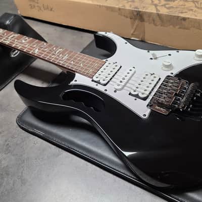 Ibanez JEMJR Steve Vai Signature BRAND NEW JEM JR Black HSH Super Strat Guitar Tree of Life Vine Inlay image 8