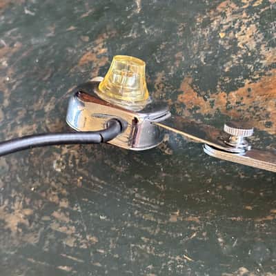 DeArmond FHC "Guitar Mike" 1960s - Chrome w/ Original Box image 4