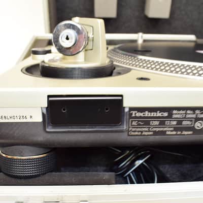 Technics SL-1200MK5 Direct-Drive Turntable w/ Road Runner Road Case image 9