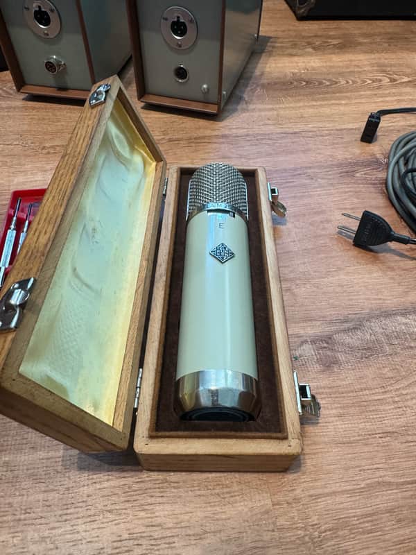 Telefunken ELA M 250E 1960s - Mint Green image 1