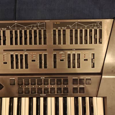 Roland JD-800 61-Key Programmable Synthesizer 1991 - 1995 - Carbon image 2
