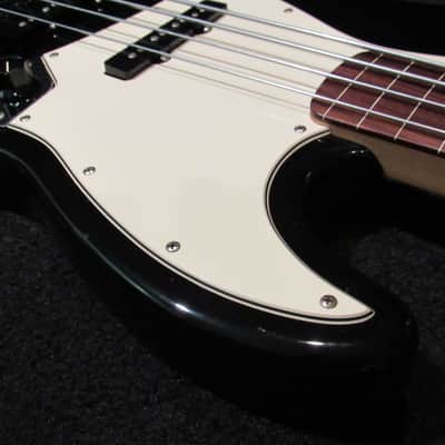 2004 MIM Fender Standard Fretless Jazz Bass Black image 6