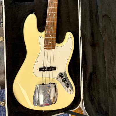 Fender Jazz Bass Made In USA 1995 Cream White with Case - Pre Owned image 2