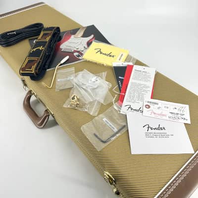 2014 Fender 60th Anniversary Commemorative American Stratocaster – 2 Tone Sunburst image 16