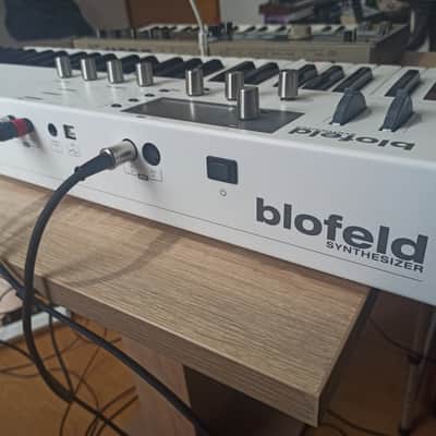 Waldorf Blofeld Keyboard 49-Key Synthesizer 2009 - Present - White image 5