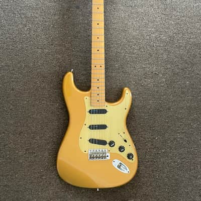 Fender Stratocaster 2003 Gold image 4