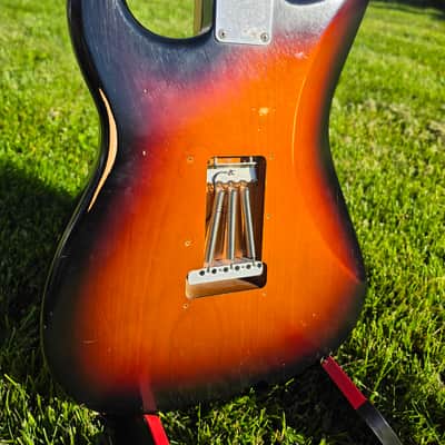 Fender Road Worn '60s Stratocaster with Rosewood Fretboard - Sunburst image 3
