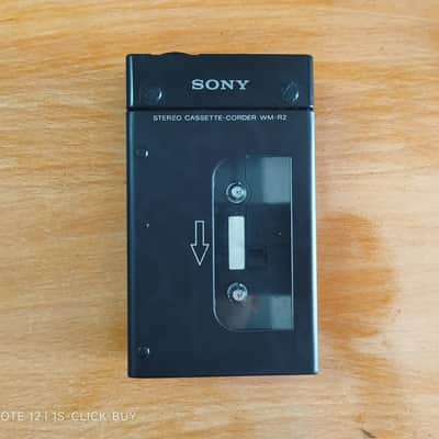 Sony WM R2 1982 - Sony Walkman Cassette player WM R2 black working image 4