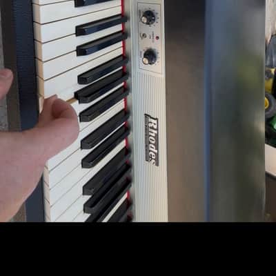Rhodes 73 key suitcase piano image 7
