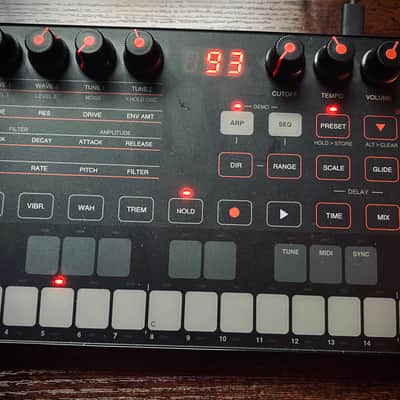 IK Multimedia UNO Analog Synth 2018 - Present - Black image 1