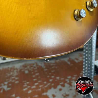Gibson   Les Paul Studio 50 S Tribute Honeyburst image 8