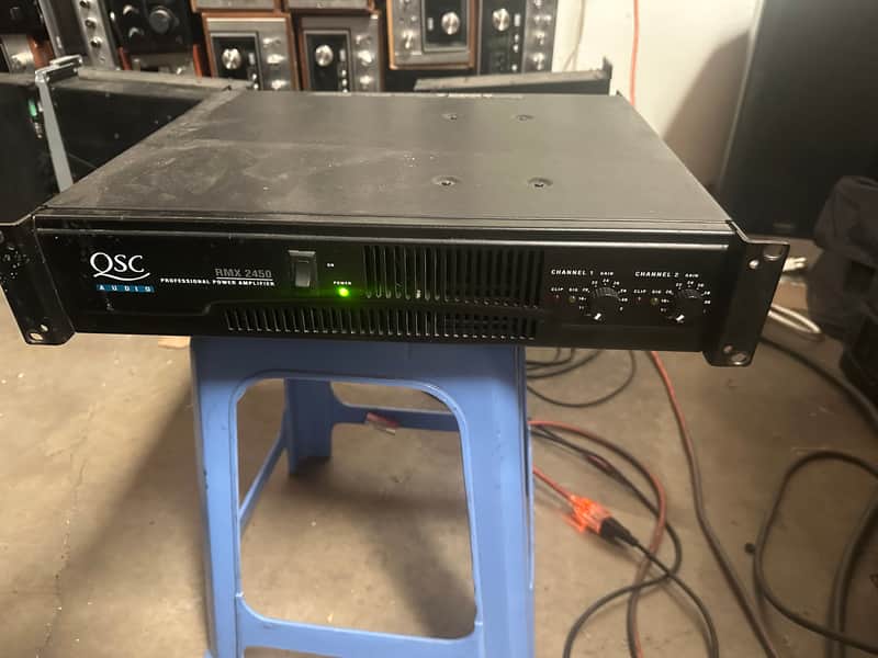 QSC RMX2450 2400-Watt Professional Power Amp