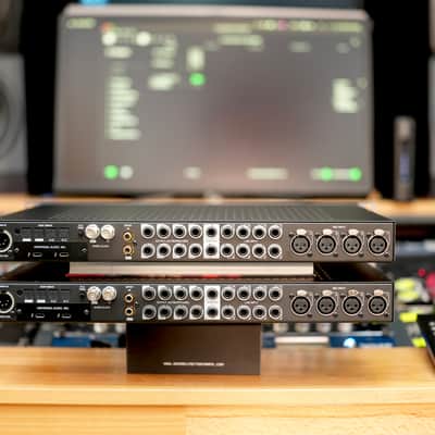 Universal Audio Apollo x8 Thunderbolt 3 Audio Interface Gray image 2