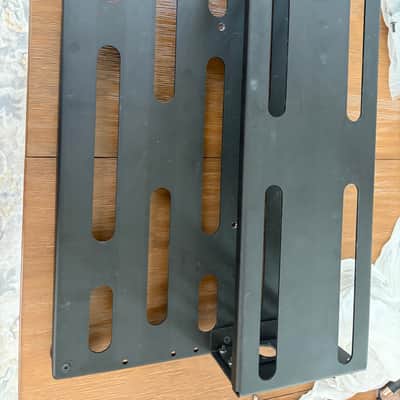 Creation Music Company Aero 18 Pedalboard w/Aero Riser 18 and Soft Case - Black Powder Coat image 2