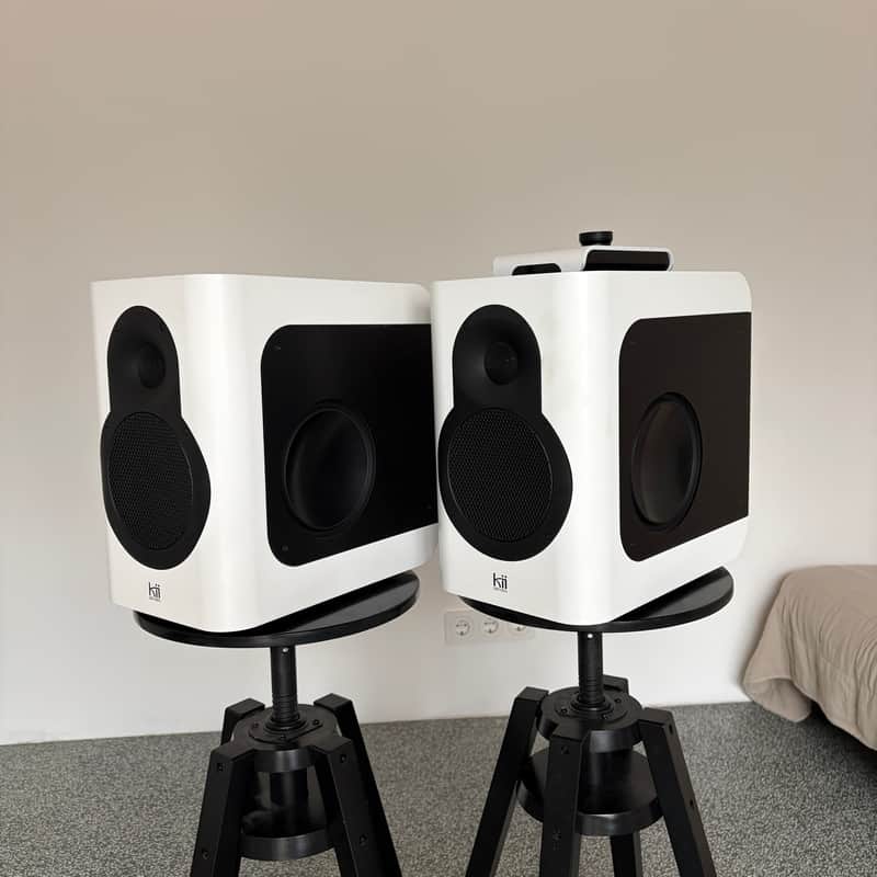 Kii Audio Kii Seven + Kii Control + wall plates 2026 - Fine Touch White image 1