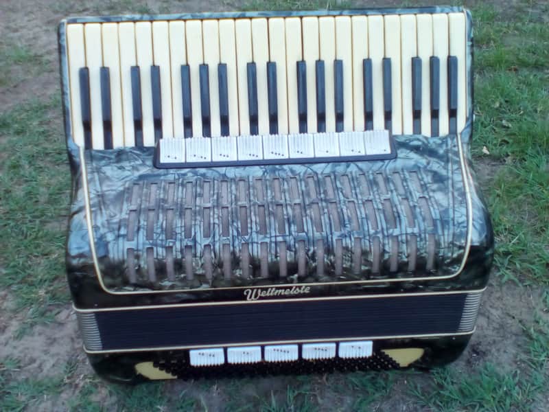 Weltmeister  120 Bass,  in mint condition image 1