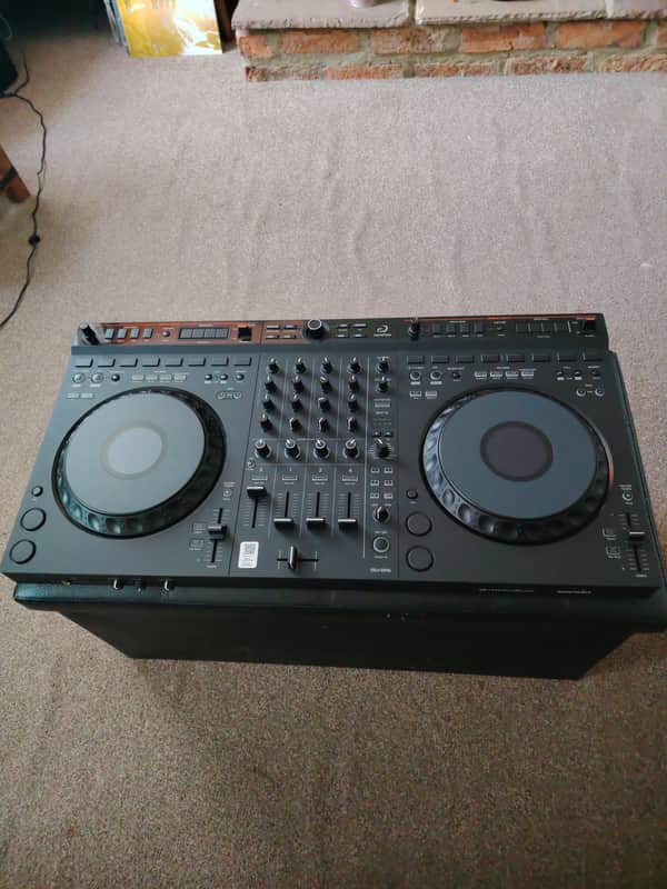 AlphaTheta DDJ-GRV6 - Matte Black image 1