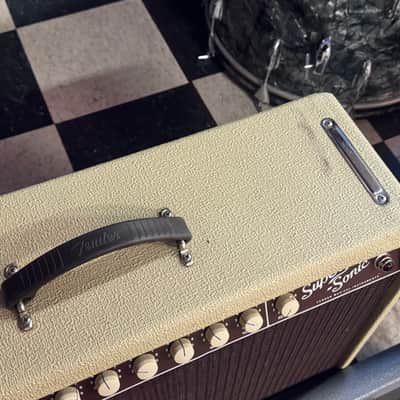 Fender Super Sonic 22 Tube Combo amp w footswitch and cover image 3
