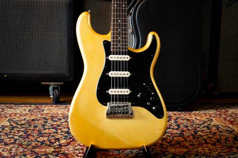Fender Contemporary Series Stratocaster Deluxe HSS 1985 - 1987 - Frost White