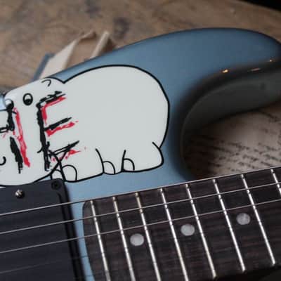 FENDER "Tom Morello "Arm The Homeless", Rosewood Fingerboard, Blue Ice Metallic, Deluxe Black Hardshell" image 8