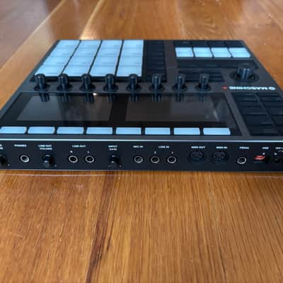 Native Instruments Maschine Plus 2020 - Present - Black Bild 2