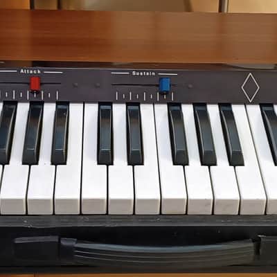 Logan String Melody II 1975 - Wooden case with lid image 6