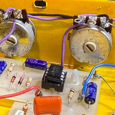 Colorsound Wah-Fuzz-Swell 1990s, United Kingdom - Yellow, Runs on Motorola BCI-84-LC-M728 Transistor image 16