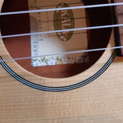 Kala KALA KA-SSTU-T - Solid Spruce Travel Tenor Ukulele 2001 image 2