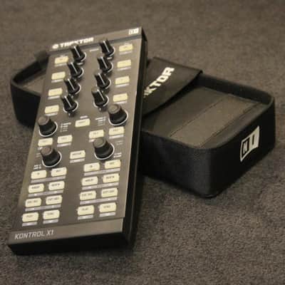 Native Instruments Traktor Kontrol X1 2010s - Black image 1