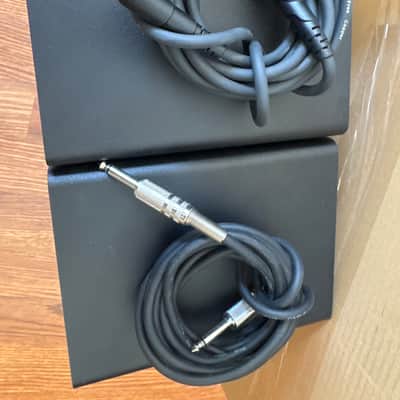 Yamaha HS4 Powered Studio Monitor Pair – Mint Condition + 2x 10ft TRS Cables image 5