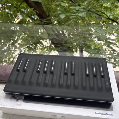 ROLI Seaboard Block 24-Key Expressive MIDI Keyboard Controller 2010s - Black image 2