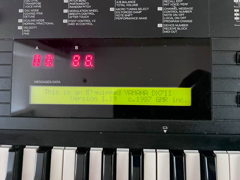 Yamaha DX7IIFD 16-Voice Synthesizer with Floppy Drive 1986 - 1989 - Black image 1
