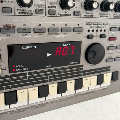 Roland MC-303 Groovebox 1990 - 1998 - Silver image 4