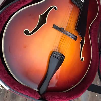 Benedetto Manhattan 18" Archtop Sunburst image 2