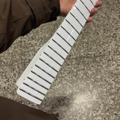 Round stainless steel 22 frets White gloss finish Maple guitar neck 25.5inch hole 10mm tele image 2