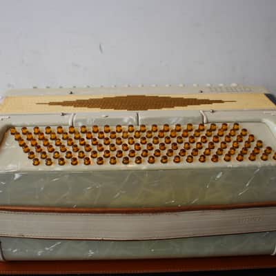 Titano Model Special 1986 41/120 range compact 17" keyboard Piano Accordion image 8