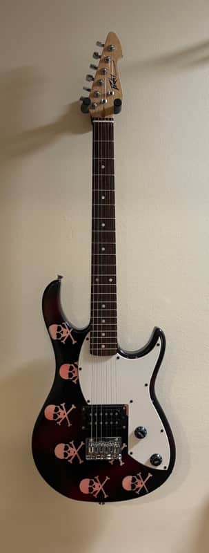 Peavey Rockmaster - Whimsical Skulls finish image 1