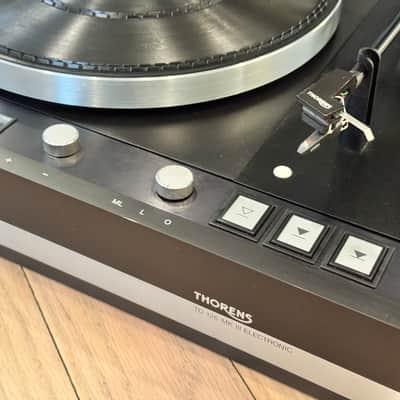Thorens TD-126 MKIII Electronic Belt Drive Turntable ~FULLY SERVICED~ LOOK ! image 4