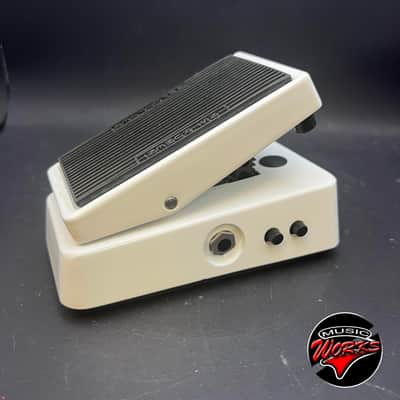 Dunlop   Cmb105 Q Cry Baby Bass Mini image 4