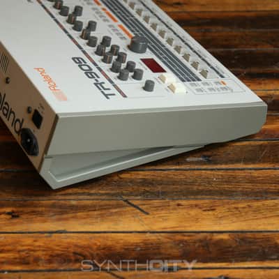 Roland TR-909 Rhythm Composer - White image 4