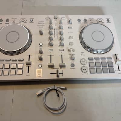 Pioneer DJ DDJ-FLX4-W 2-Channel DJ Controller for Rekordbox/Serato - White image 4