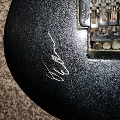 Kramer Proaxe standard electric guitar signed by Dave mustaine and megadeth hard shell case 1990's image 18