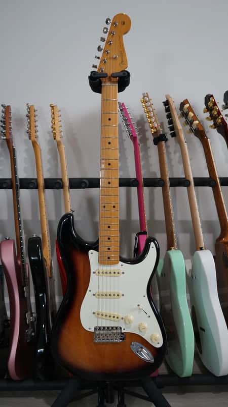 Fender Vintera II '60s Stratocaster with Maple Fretboard 2023 - Present - 3-Color Sunburst image 1